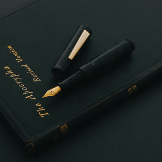 Hightide - Attache Marbled Fountain Pen (Black) - KOHEZI