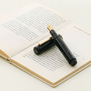 Hightide - Attache Marbled Fountain Pen (Black) - KOHEZI