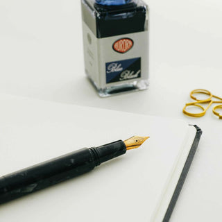 Hightide - Attache Marbled Fountain Pen (Black) - KOHEZI