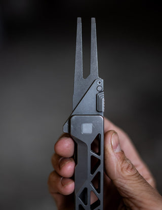 Exceed Designs - TiRant ULTRA HotSwap™ 1.5MM Premium Titanium Golf Divot Tool (Jet-Black PVD 6AL-4V Titanium)