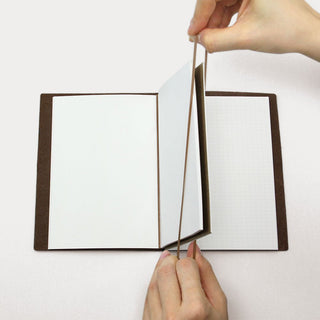 TRAVELER'S COMPANY - 011 Connecting Rubber Band TRAVELER'S notebook (Passport Size) - KOHEZI