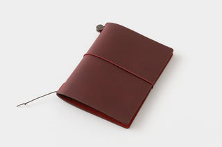 TRAVELER'S COMPANY - TRAVELER'S notebook Passport Size (Love And Trip Red) - KOHEZI