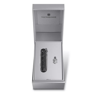 Victorinox - Classic SD Brilliant Carbon - KOHEZI