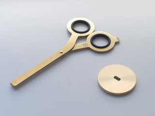 Hmm - Scissors with Base - KOHEZI