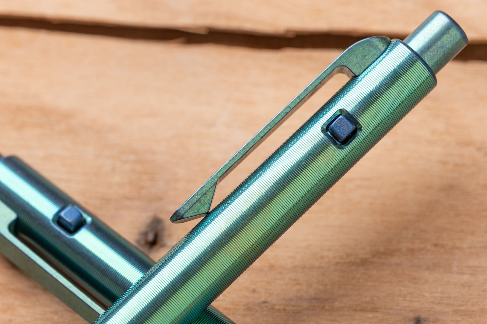 Tactile Turn – Grüner zweifarbiger Ano-Side-Click-Stift